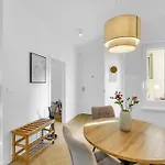Quiet On Dunajská - Up To 6 Guests *