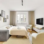 Quiet On Dunajská - Up To 6 Guests