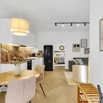 Quiet On Dunajská - Up To 6 Guests