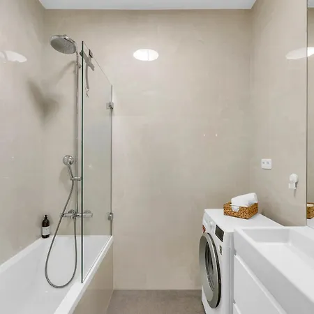 Quiet On Dunajska - Up To 6 Guests * Μπρατισλάβα