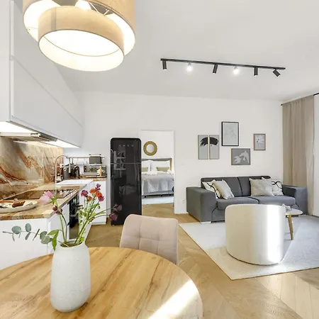 Quiet On Dunajska - Up To 6 Guests * 布拉迪斯拉发