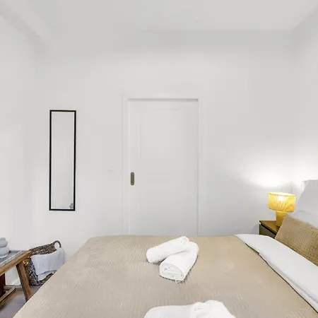 Quiet On Dunajska - Up To 6 Guests Διαμέρισμα Μπρατισλάβα