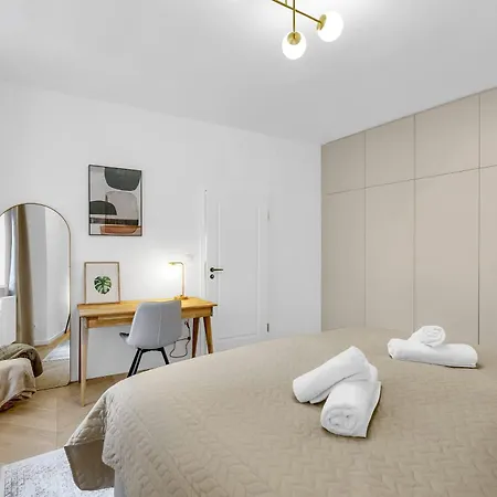 Quiet On Dunajska - Up To 6 Guests