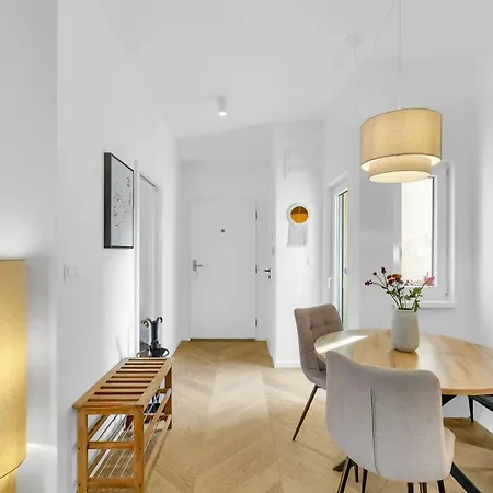 Quiet On Dunajská - Up To 6 Guests *