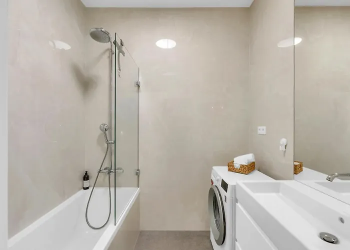 Quiet On Dunajska - Up To 6 Guests * Bratislava