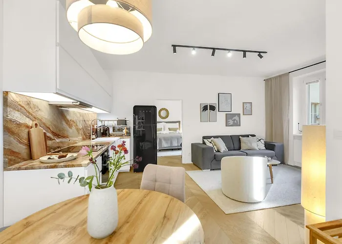 Quiet On Dunajska - Up To 6 Guests * Bratislava