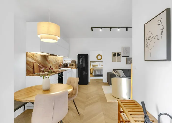 Quiet On Dunajska - Up To 6 Guests