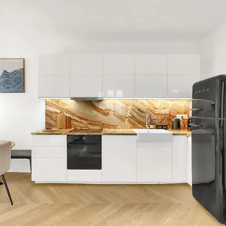 Quiet On Dunajska - Up To 6 Guests アパート