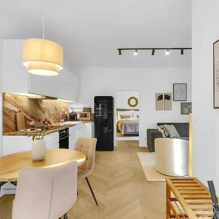 Quiet On Dunajska - Up To 6 Guests