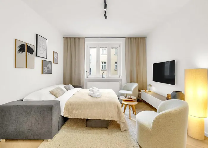 Quiet On Dunajska - Up To 6 Guests