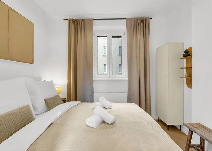 Quiet On Dunajska - Up To 6 Guests *